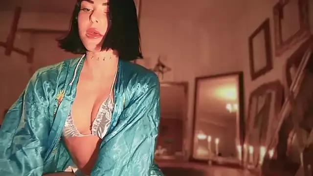 missninasparkle from StripChat is Freechat