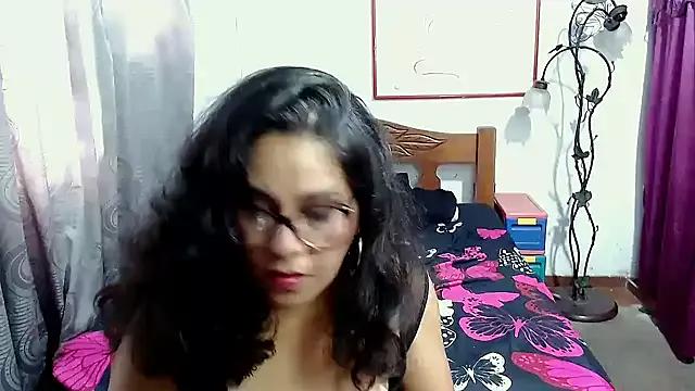 Mistresskloe01 from StripChat is Freechat