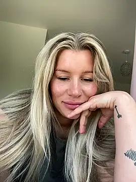 Molly_slayy from StripChat is Freechat