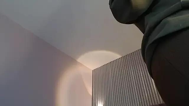 MollyCruz from StripChat is Freechat