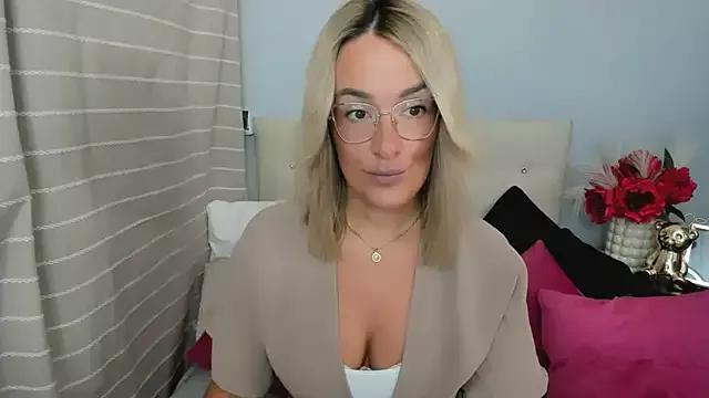 Check-out our cam rooms range and converse on a personal level with our delicious livecams streamers, showing off their spicy curves and toys.