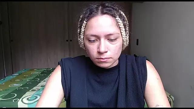 MommyMiaWs from StripChat is Freechat