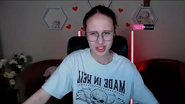 mona_cloud from StripChat is Freechat