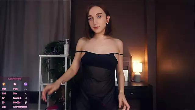 MonaFaro from StripChat is Freechat