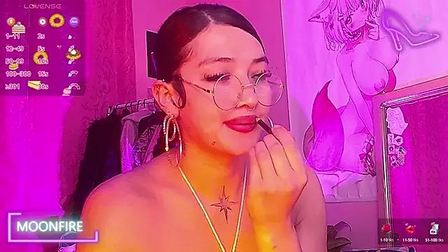 Check-out our cam rooms range and converse on a personal level with our delicious livecams streamers, showing off their spicy curves and toys.