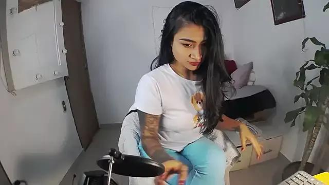 Moonie_baddie from StripChat is Freechat