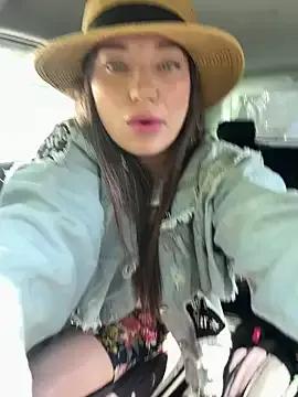 MooonReal from StripChat is Freechat