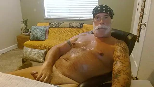 musclebearnips from StripChat is Freechat