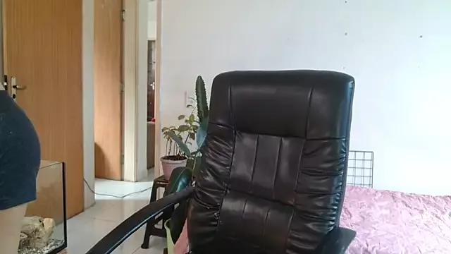 myamillor from StripChat is Freechat