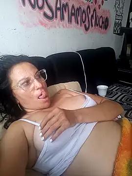Nadia_samiri from StripChat is Freechat