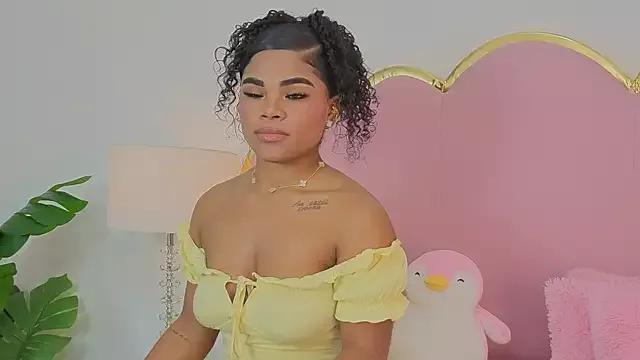 NahiaraReina from StripChat is Freechat