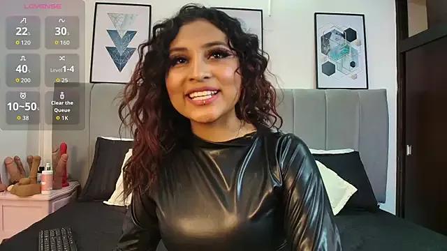 Naiaa_Cruz from StripChat is Freechat
