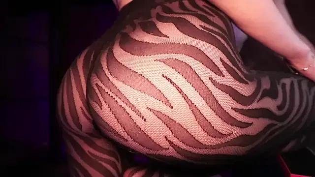 NanamiLovesTomoe from StripChat is Freechat