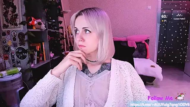NaniMoore from StripChat is Freechat