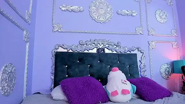 Naomi_Thorne from StripChat is Freechat