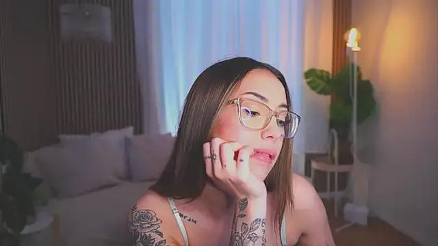 Naomii18_ from StripChat is Freechat