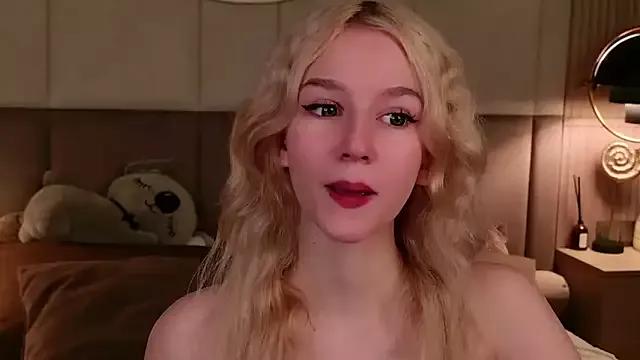 NaomiLoys from StripChat is Freechat