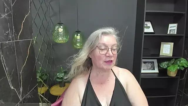 NataliMellow from StripChat is Freechat