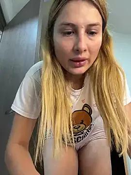 naughty_chic from StripChat is Freechat