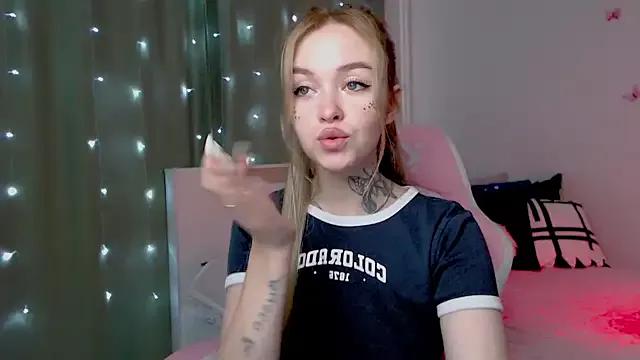 Check-out our cam rooms range and converse on a personal level with our delicious livecams streamers, showing off their spicy curves and toys.