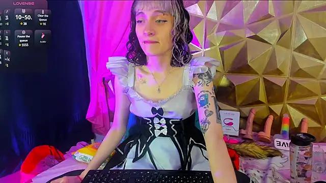 Check-out our cam rooms range and converse on a personal level with our delicious livecams streamers, showing off their spicy curves and toys.