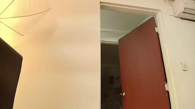 Nickcoper from StripChat is Freechat