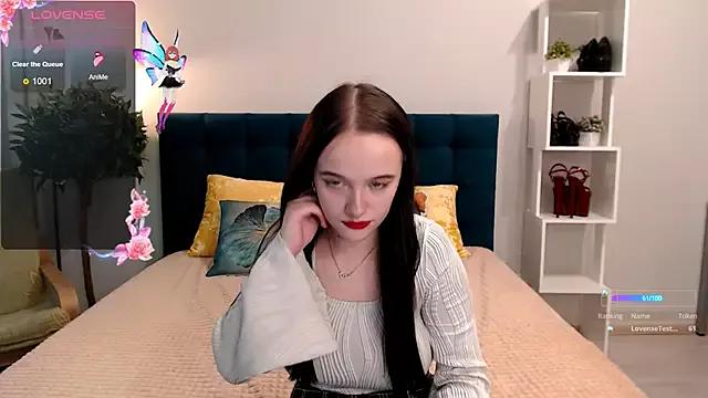 Nicole-Kiss from StripChat is Freechat