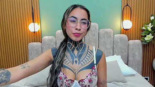 NicoleBlum from StripChat is Freechat