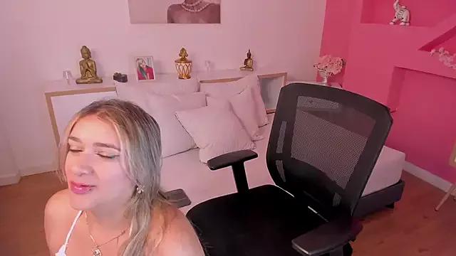 NicoleDiior from StripChat is Freechat