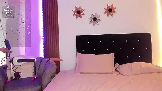 nikibricee from StripChat is Freechat