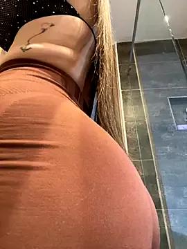 Nikii__ from StripChat is Freechat