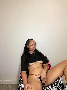 nikkiloveee from StripChat is Freechat