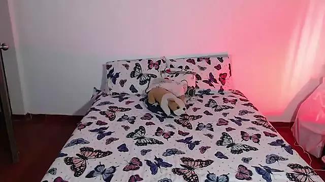 Check-out our cam rooms range and converse on a personal level with our delicious livecams streamers, showing off their spicy curves and toys.