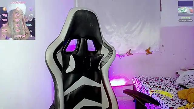 Check-out our cam rooms range and converse on a personal level with our delicious livecams streamers, showing off their spicy curves and toys.