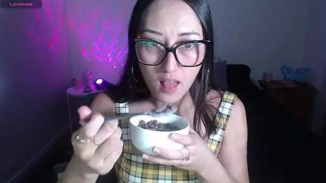 Ninimoon from StripChat is Freechat