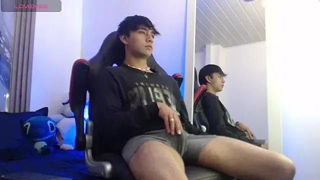 Noah_Slim from StripChat is Freechat