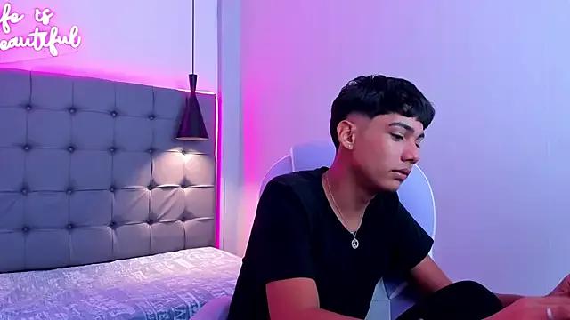 OliverTwinky from StripChat is Freechat