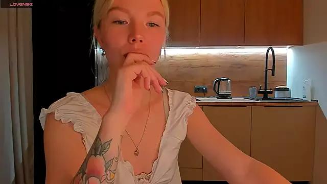 Olivia_Bells from StripChat is Freechat