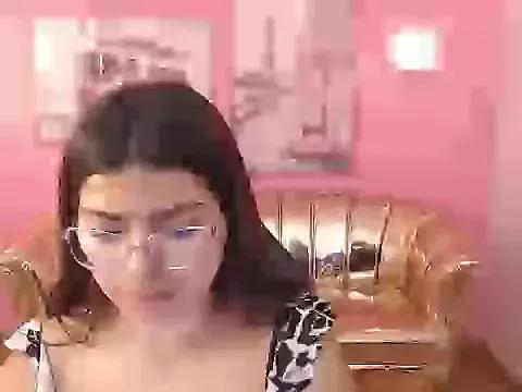 olivia_grenville_t from StripChat is Freechat