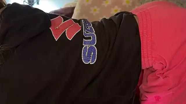onlysunidreamss from StripChat is Freechat