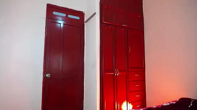 Pariss_Gold from StripChat is Freechat