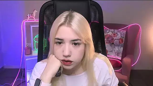PeggyWood_ from StripChat is Freechat