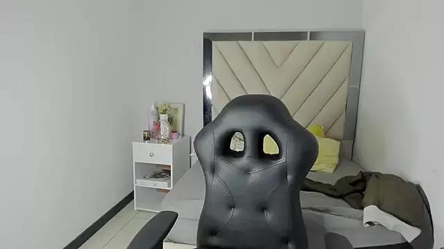 Check-out our cam rooms range and converse on a personal level with our delicious livecams streamers, showing off their spicy curves and toys.