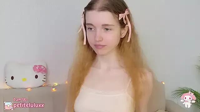 petiteluluxx from StripChat is Freechat