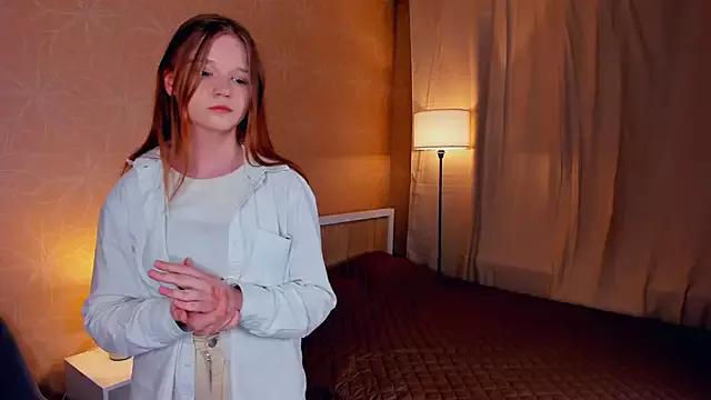 PollyHandford from StripChat is Freechat