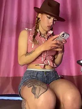 PrettyAshley_ from StripChat is Freechat