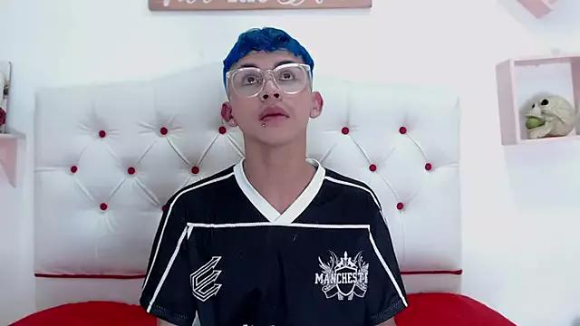 Princeapolo_anki from StripChat is Freechat