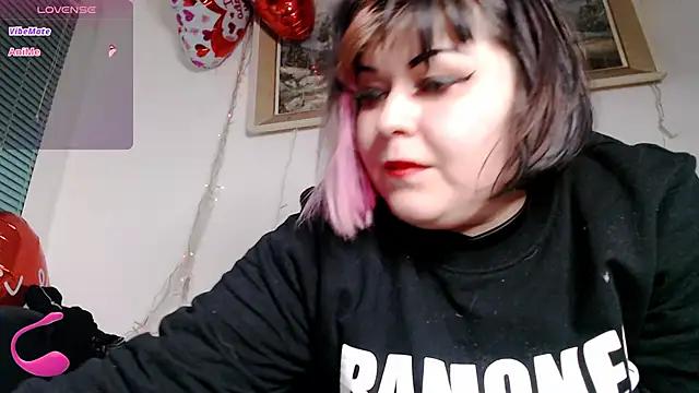 Check-out our cam rooms range and converse on a personal level with our delicious livecams streamers, showing off their spicy curves and toys.