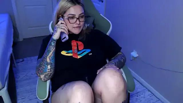 Check-out our cam rooms range and converse on a personal level with our delicious livecams streamers, showing off their spicy curves and toys.