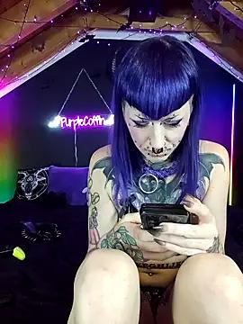 Check-out our cam rooms range and converse on a personal level with our delicious livecams streamers, showing off their spicy curves and toys.